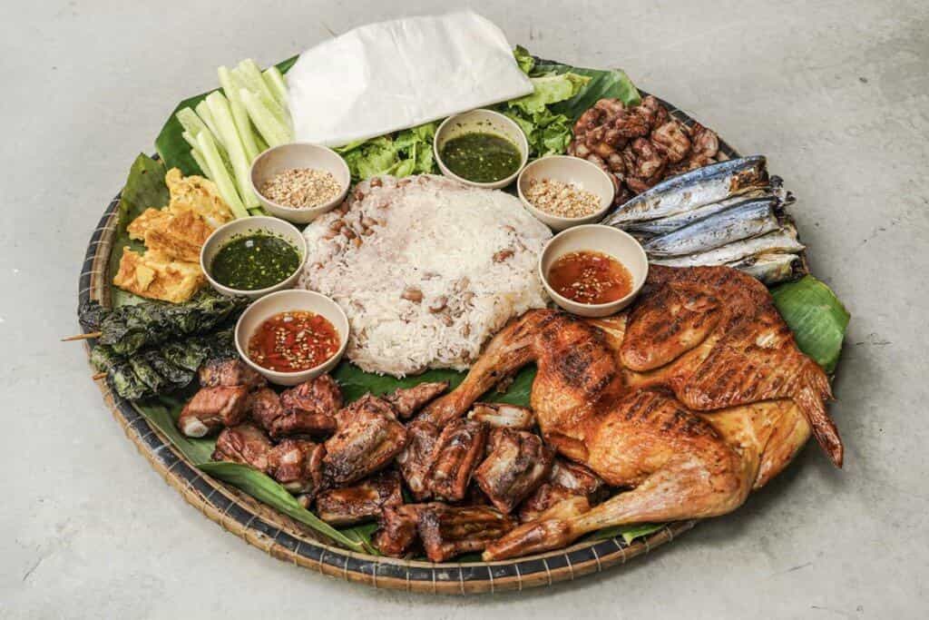Gà nướng muối cheo là một trong nhiều các món ngon đặc sản Quảng Bình.