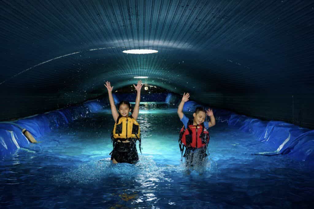 Trải nghiệm hồ bơi ngầm dưới lòng đất tại Blue Diamond Retreat.