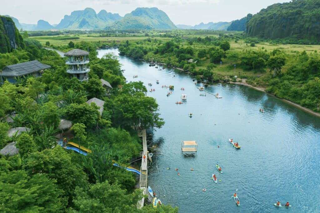 Thung lũng Hava đặc biệt với đường trượt Zipline đáp nước dài đến 600m.