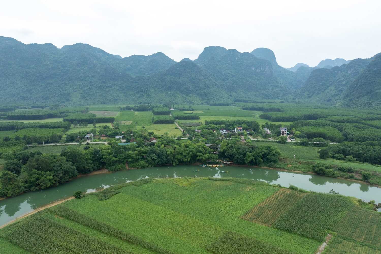 Chày Lập Riverside là nơi du khách có thể chèo thuyền kayak/SUP khám phá sông Chày tĩnh lặng và thưởng ngoạn vẻ đẹp của ruộng nương hai bên bờ