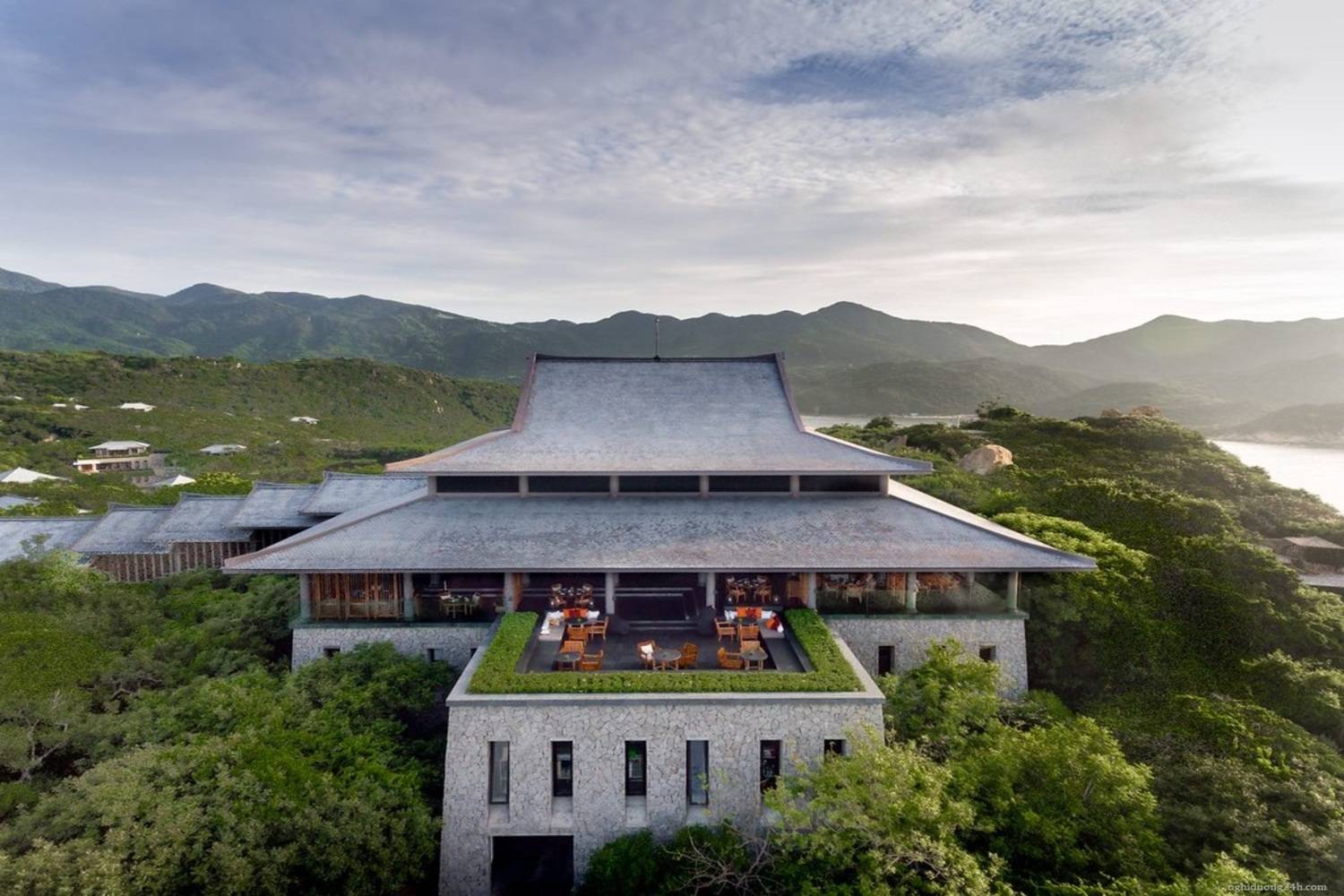 Amanoi Ninh Thuận cung cấp dịch vụ spa, thuỷ trị liệu với chuyên gia và các hoạt động khám phá thiên nhiên, văn hóa vùng biển