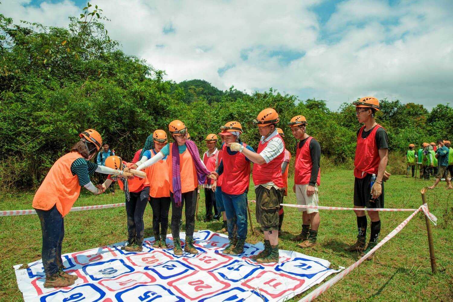Đội trưởng và các thành viên phải cân nhắc lộ trình phù hợp sao cho tất cả mọi người đều đứng vào Mê cung số và không ai bị bỏ trống sau lưng