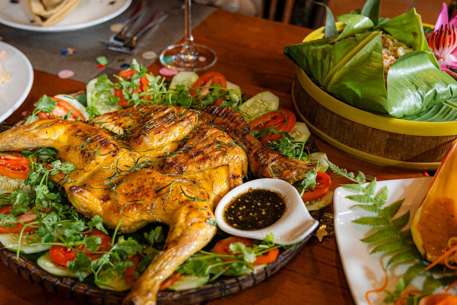 Gà nướng chấm muối cheo là đặc sản nhất định phải thử khi du lịch Phong Nha Kẻ Bàng.