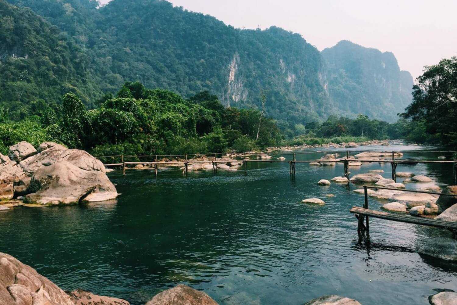 Khung cảnh thiên nhiên hoang sơ tại Suối nước Moọc.