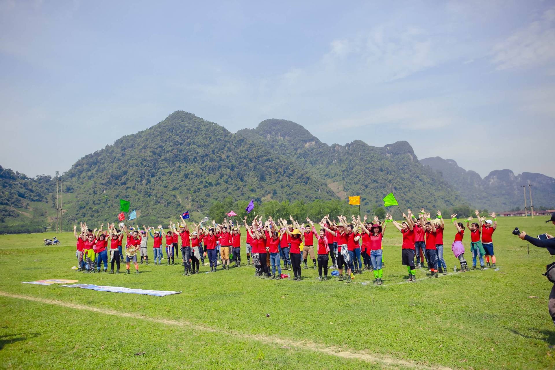 Đặt slogan cho team building gắn kết các cá nhân thành một nhóm.