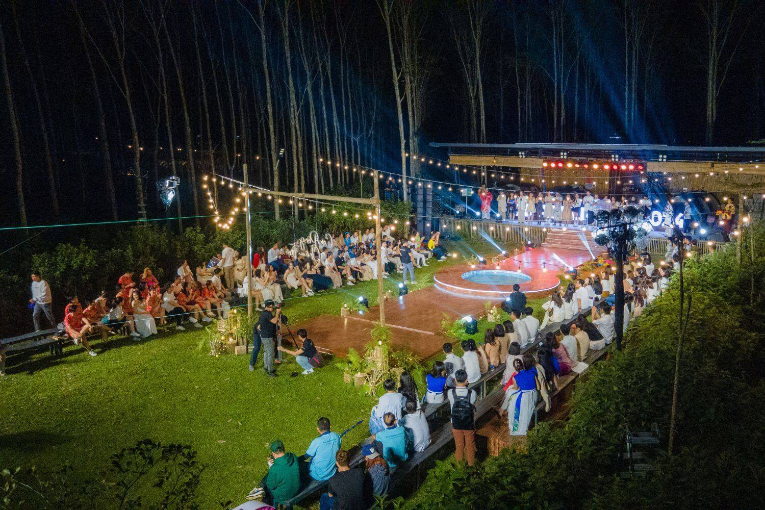 YEP hay còn gọi là Year End Party là buổi tiệc của các thành viên công ty vào ngày cuối năm.