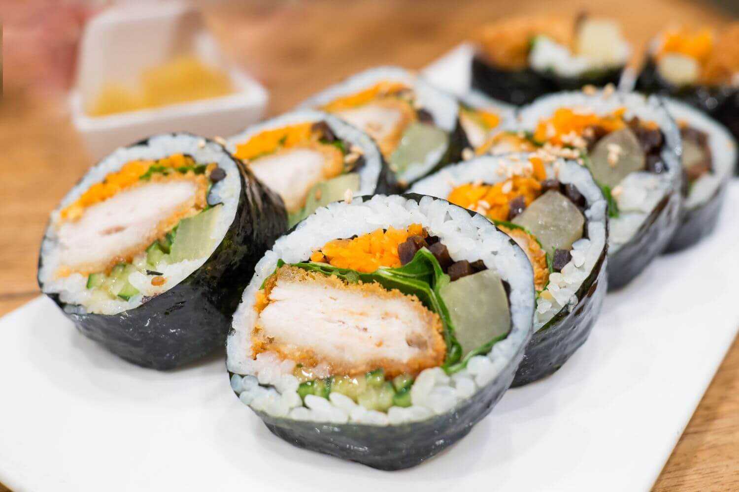 Kimbap là món khoái khẩu của các bạn nhỏ trong các buổi picnic.