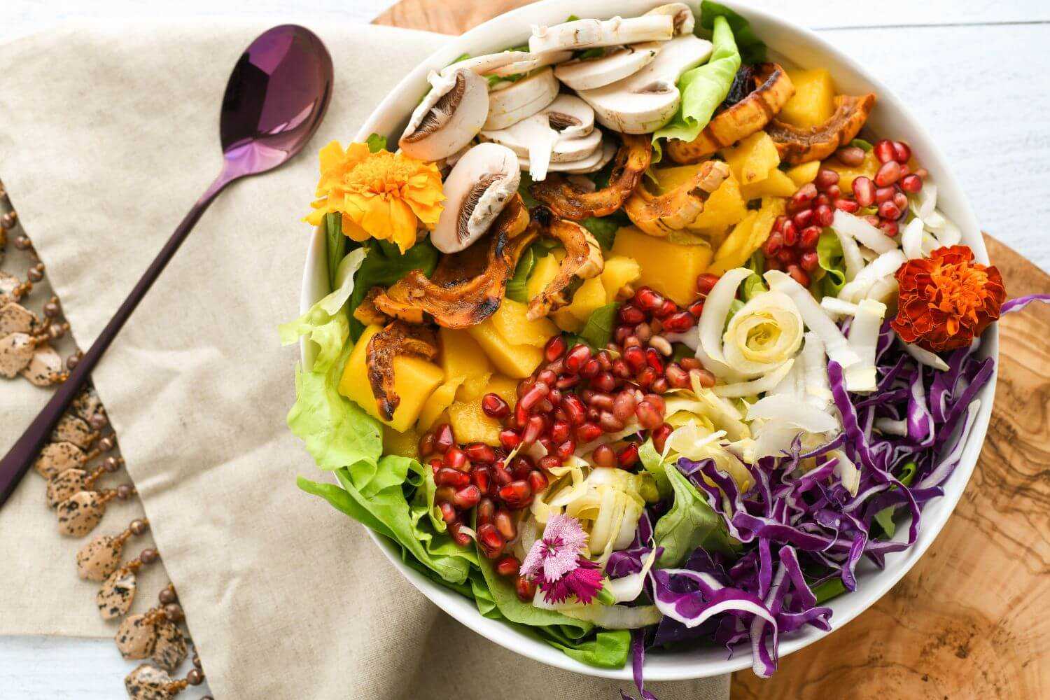 Món salad thanh mát, phù hợp để ăn kèm các món nướng.