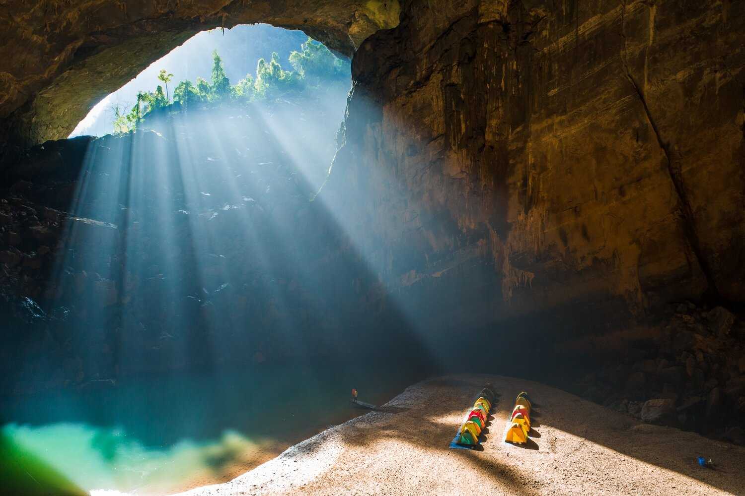 Hang Én thuộc top những hang động lớn nhất thế giới, được ông Hồ Khanh phát hiện từ năm 1990