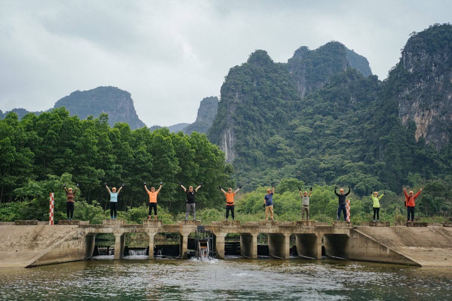 Doanh nghiệp có thể kết hợp lễ kỷ niệm thành lập công ty với team building tại Blue Diamond Retreat