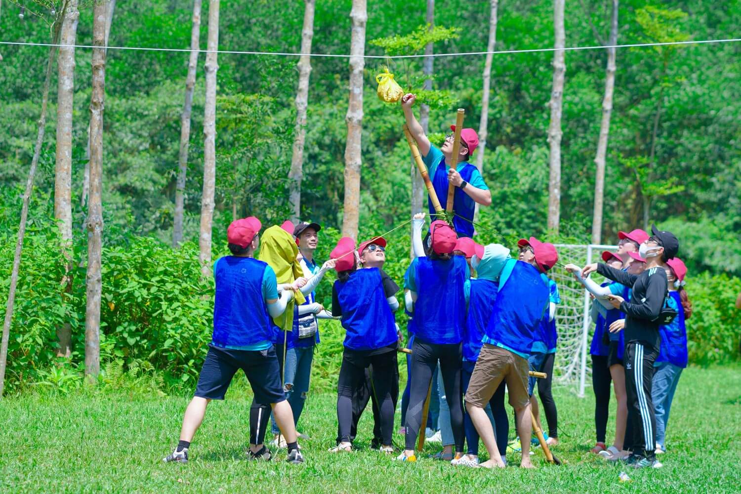 Trò chơi truy tìm kho báu cần có câu chuyện bối cảnh hấp dẫn với phần mở đầu, cao trào, và kết thúc sáng tạo