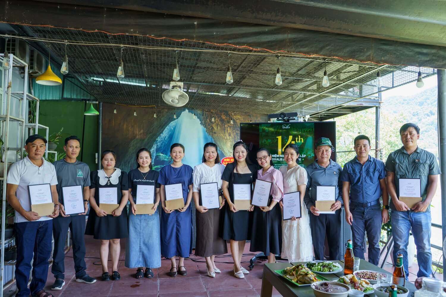Việc ghi nhận sự cống hiến của nhân viên chính là một trong những cách truyền tải văn hoá doanh nghiệp tích cực