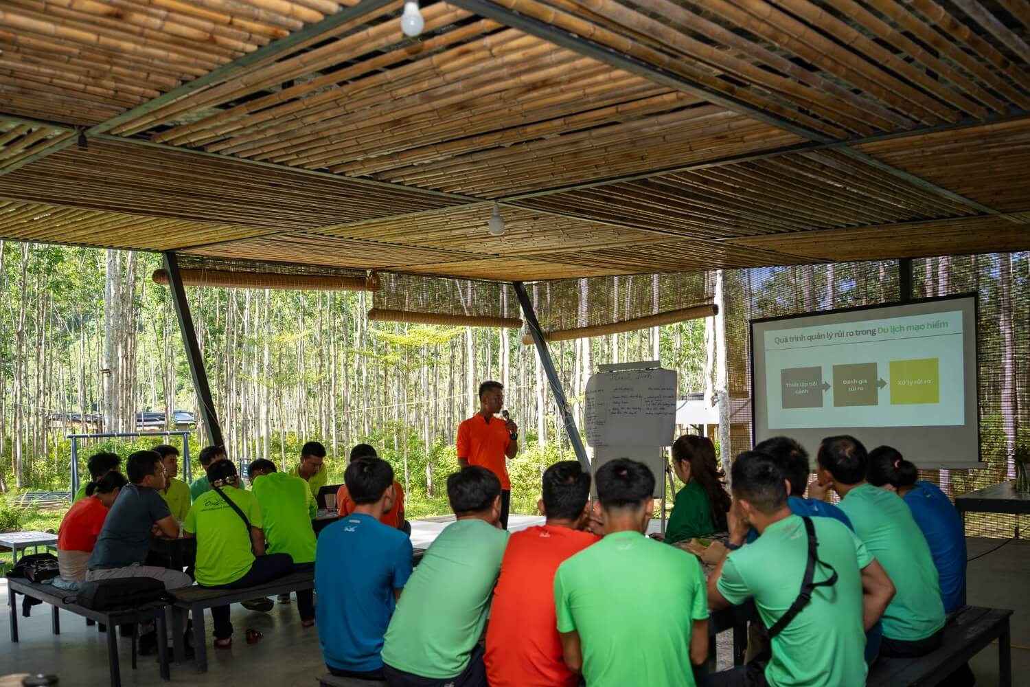 Đào tạo kỹ năng mới khiến nhân viên tự tin và yêu nghề hơn.