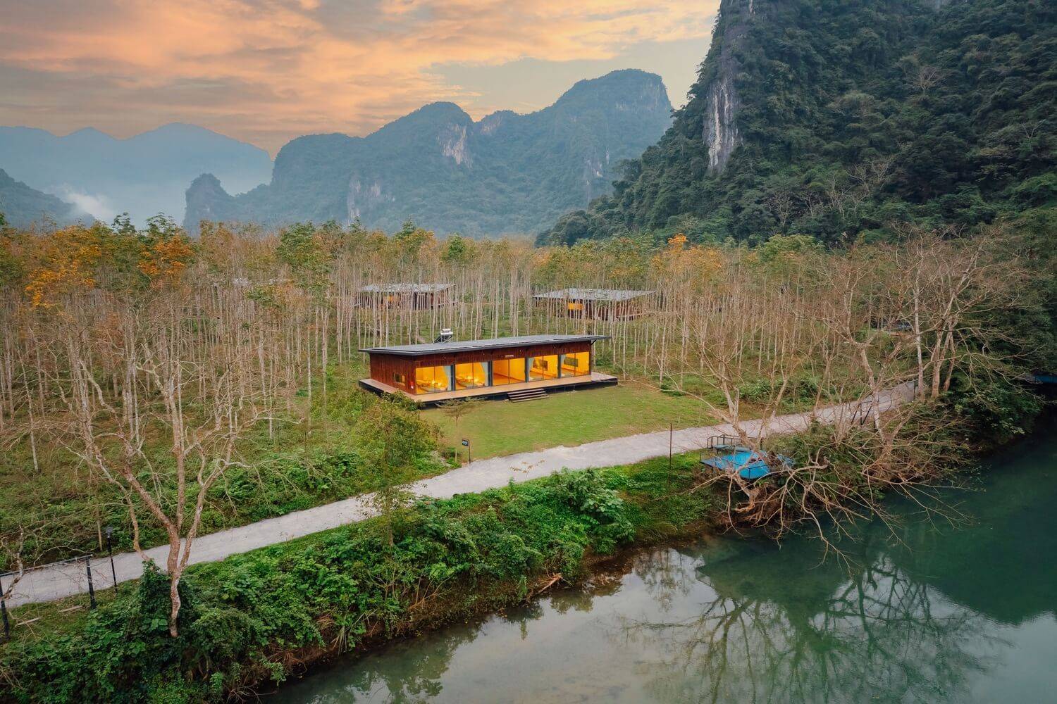 Blue Diamond Retreat là khu nghỉ dưỡng và cắm trại tiện nghi, nằm ở vùng đệm của VQG Phong Nha Kẻ Bàng