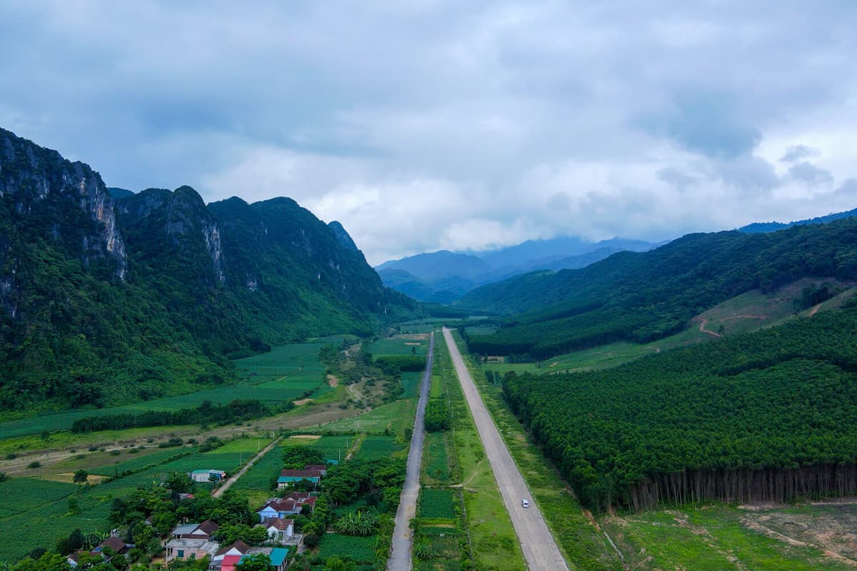 Sân bay Khe Gát đã trở thành một đoạn trong đường Hồ Chí Minh nhánh Tây