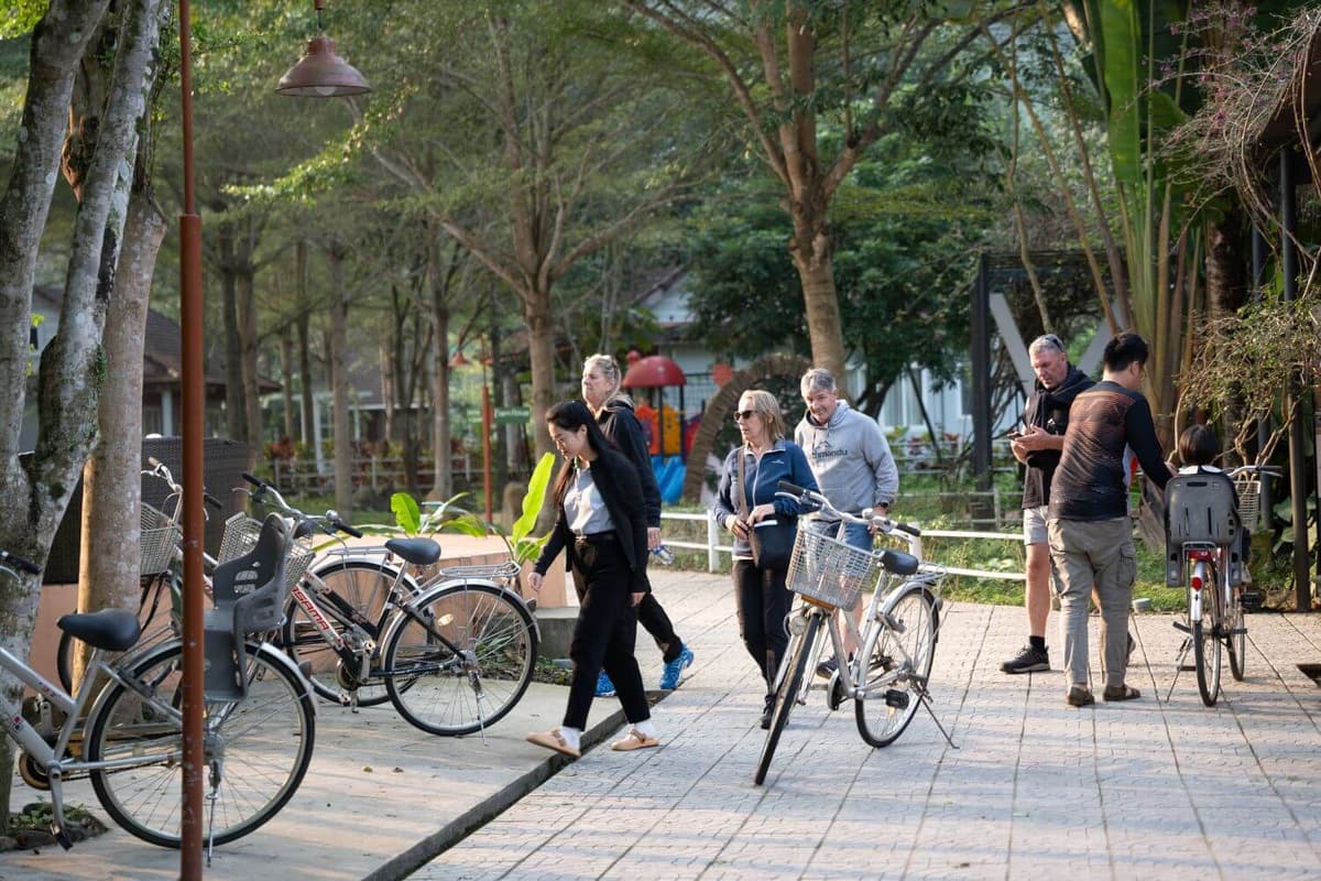 Travelers can cycle through the countryside on the way to Mooc Spring