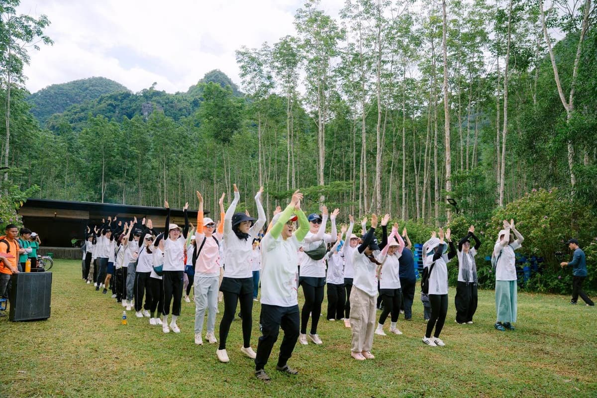 Trò chơi soi gương có thể triển khai cùng tập thể hoặc sau khi đã chia đội